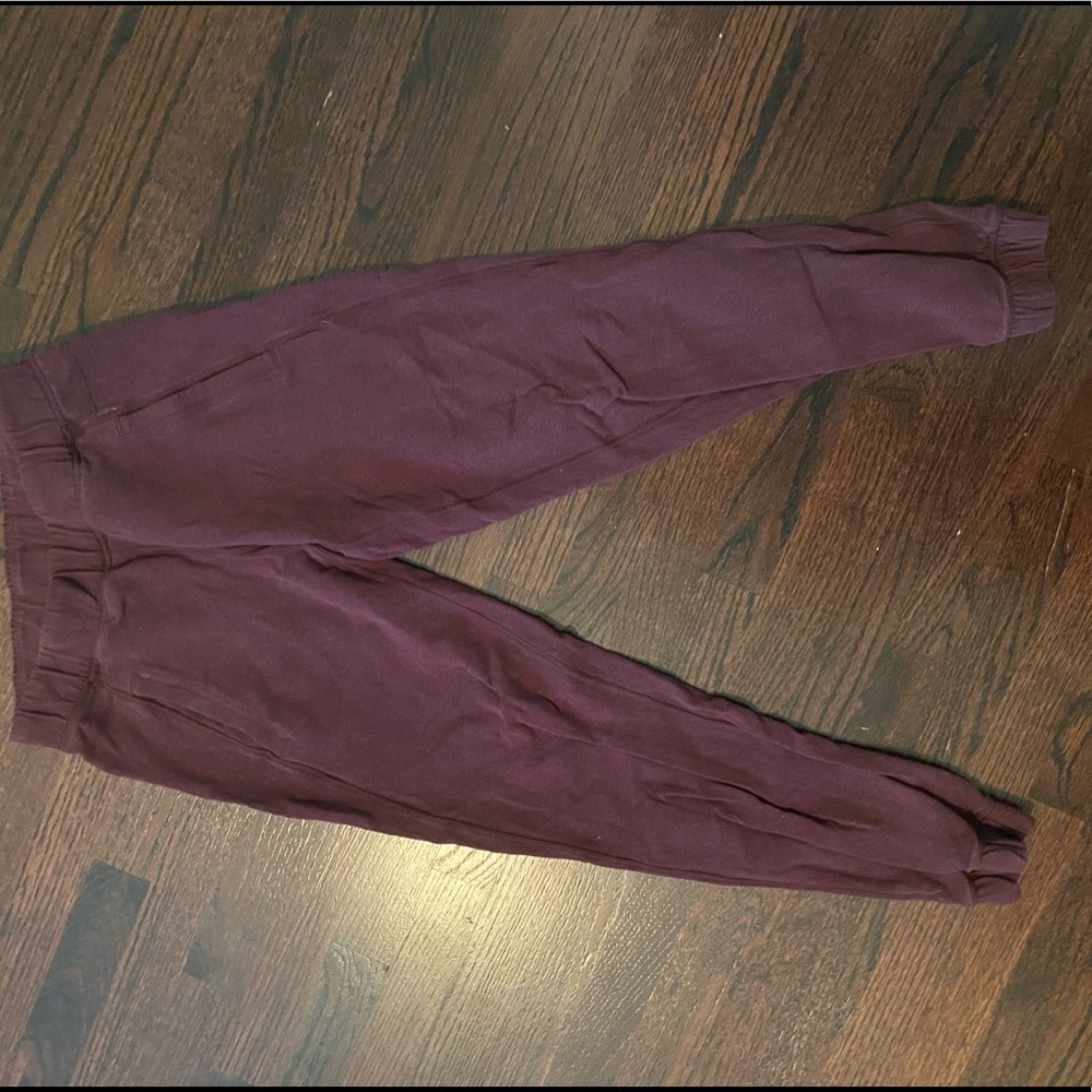 maroon lululemon sweatpants